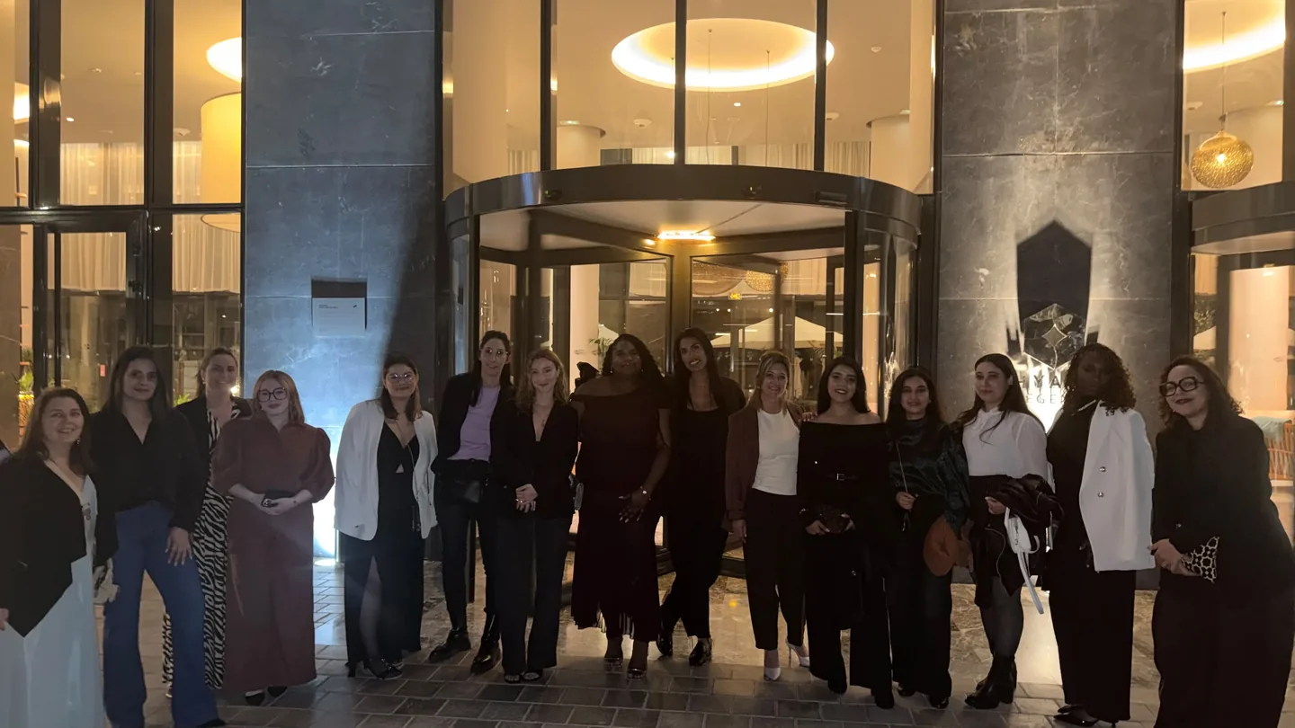 Les équipes du groupe Vision réunies lors d'une soirée